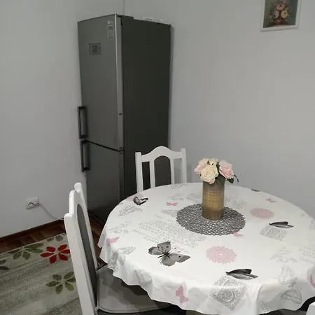 Penti Apartament Suceava Exterior photo